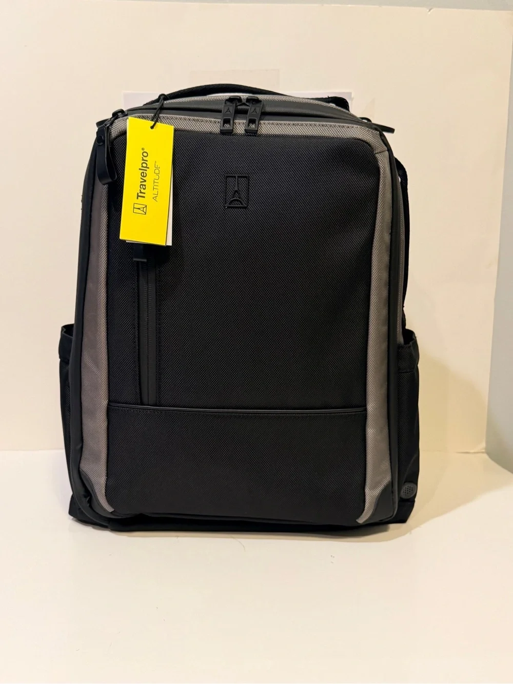 NWT TravelPro Altitude Slim Expandable Travel Laptop Backpack Bag
